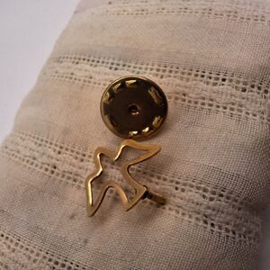 Holy Spirit Dove gold Tone Lepal Pin